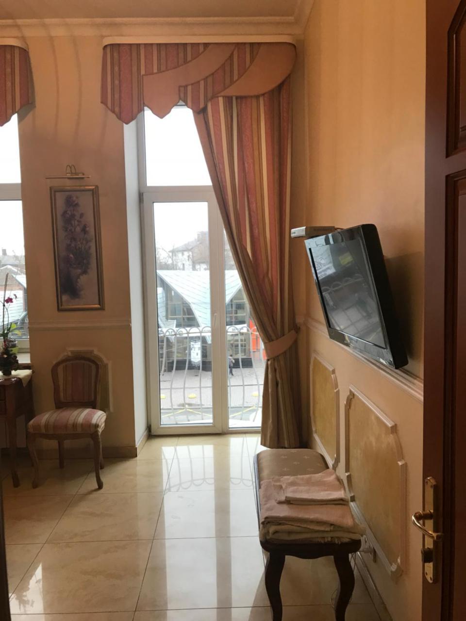 Beautiful Apartment In The Center Of Vinița Exterior foto